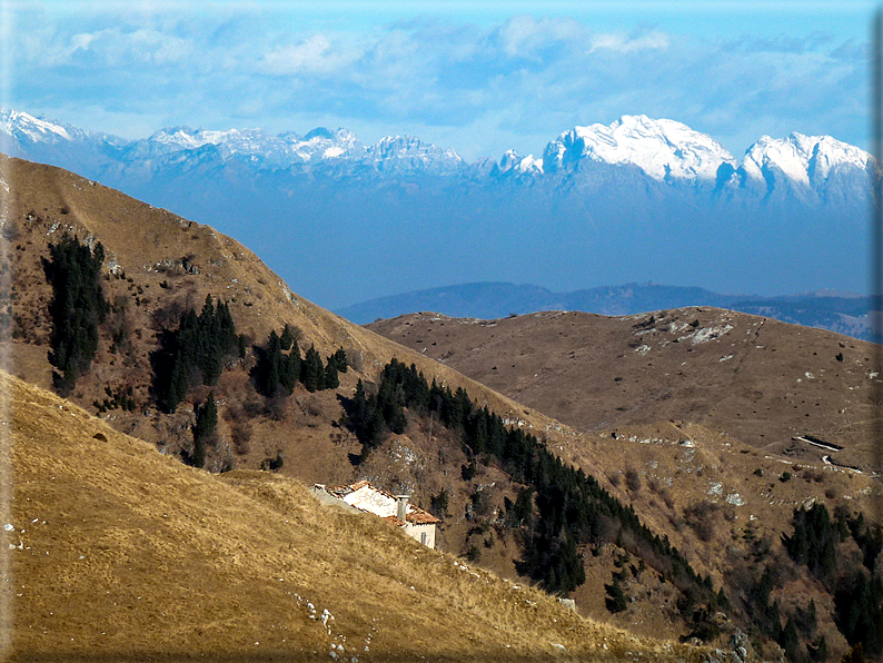 foto Salita dal Monte Tomba a Cima Grappa